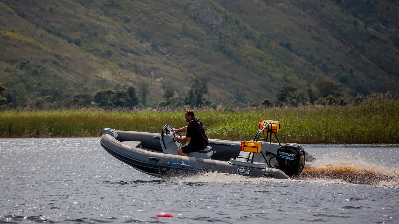 Side view of racing 4.7 LRi inflatable boat